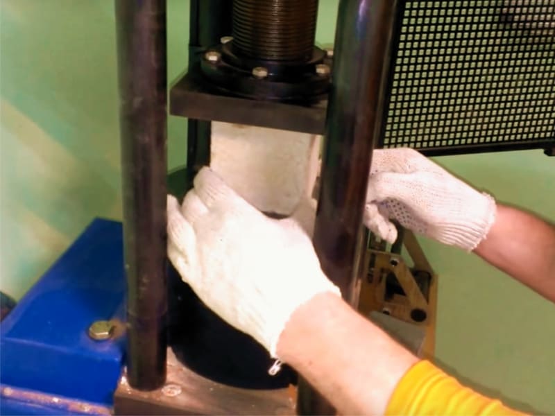 Лабораторная проверка бетона механическим методом